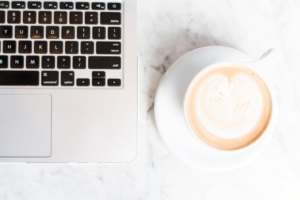keyboard and coffee kirsten-drew-Teo3_ha3YI0-unsplash